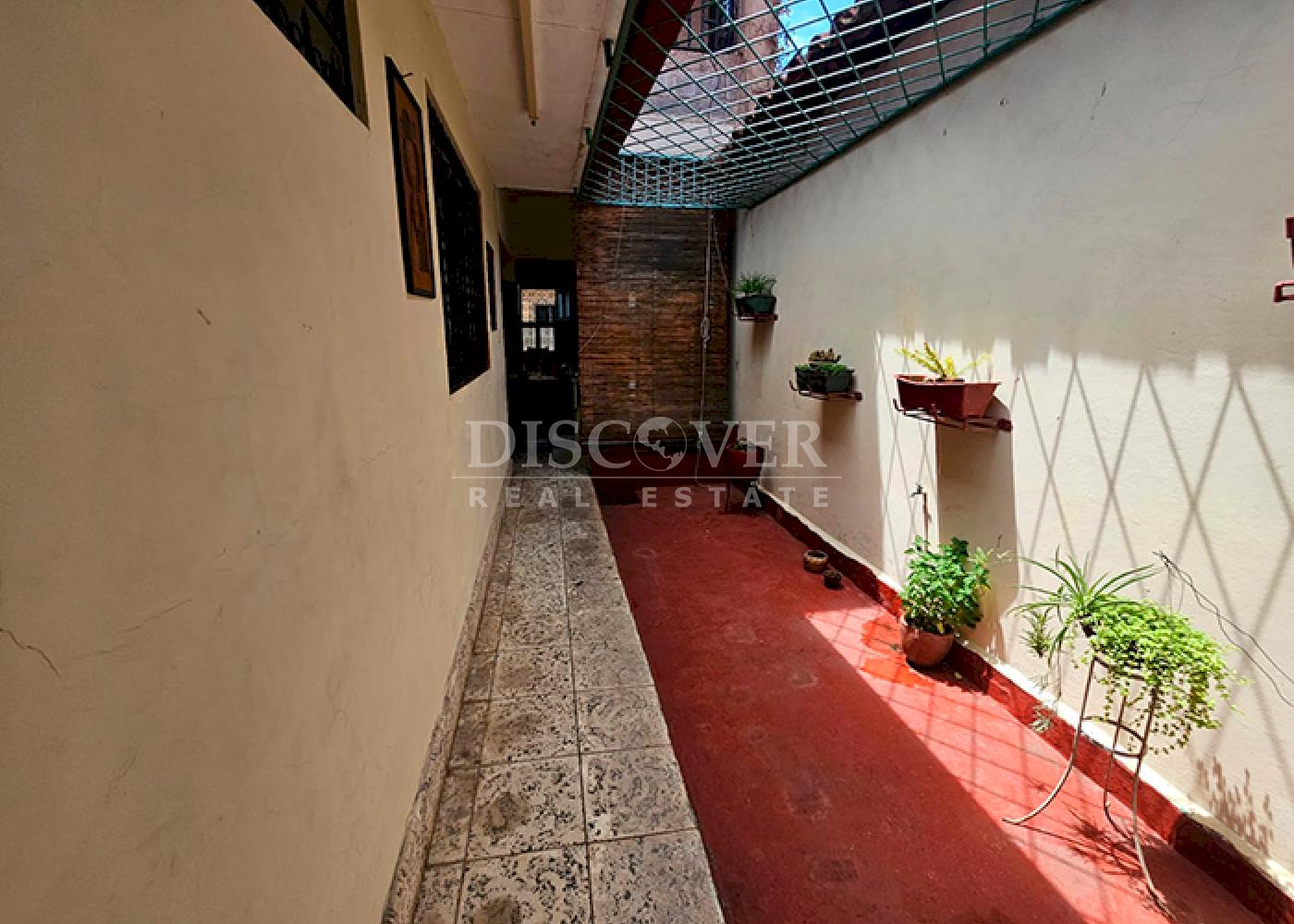 Comfortable house for sale in Granada city