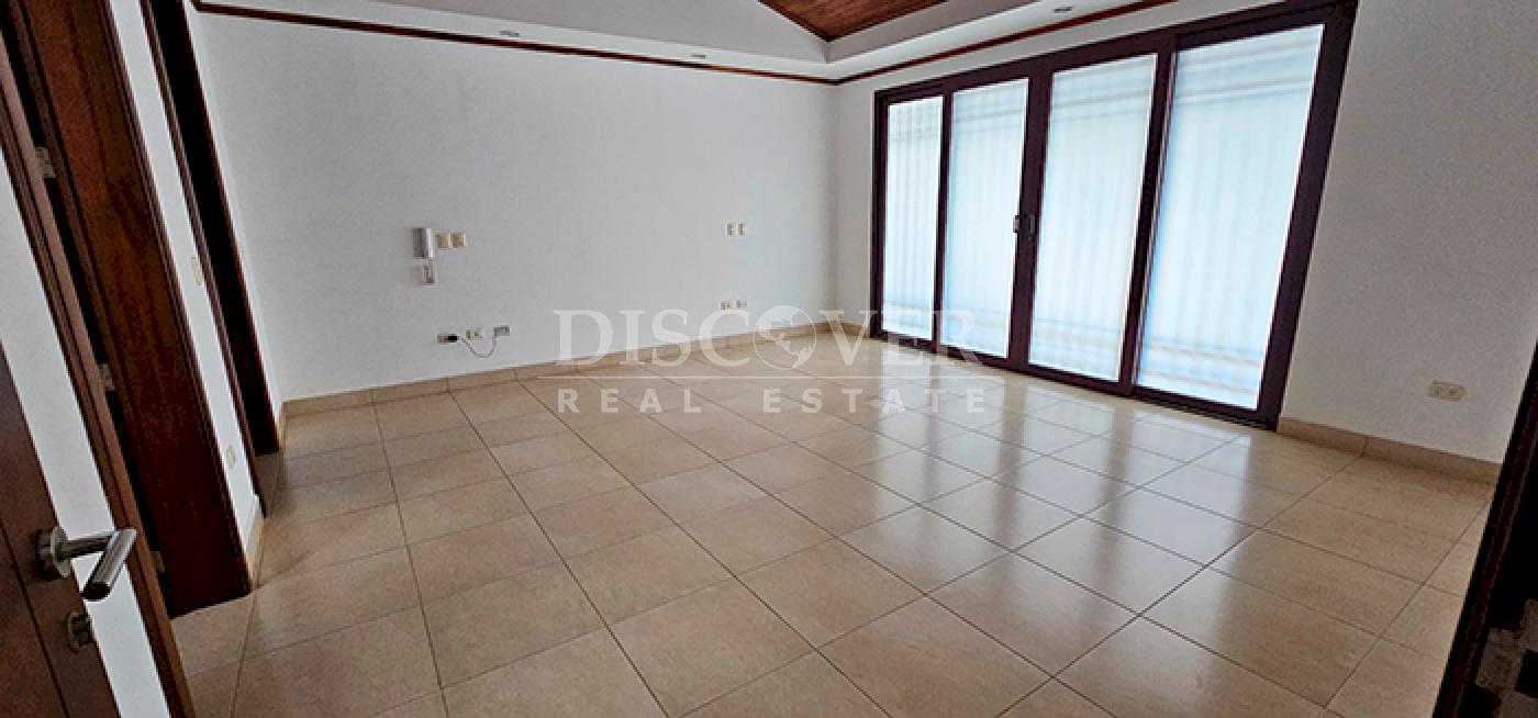  Spacious house for sale and rent in Carretera Sur