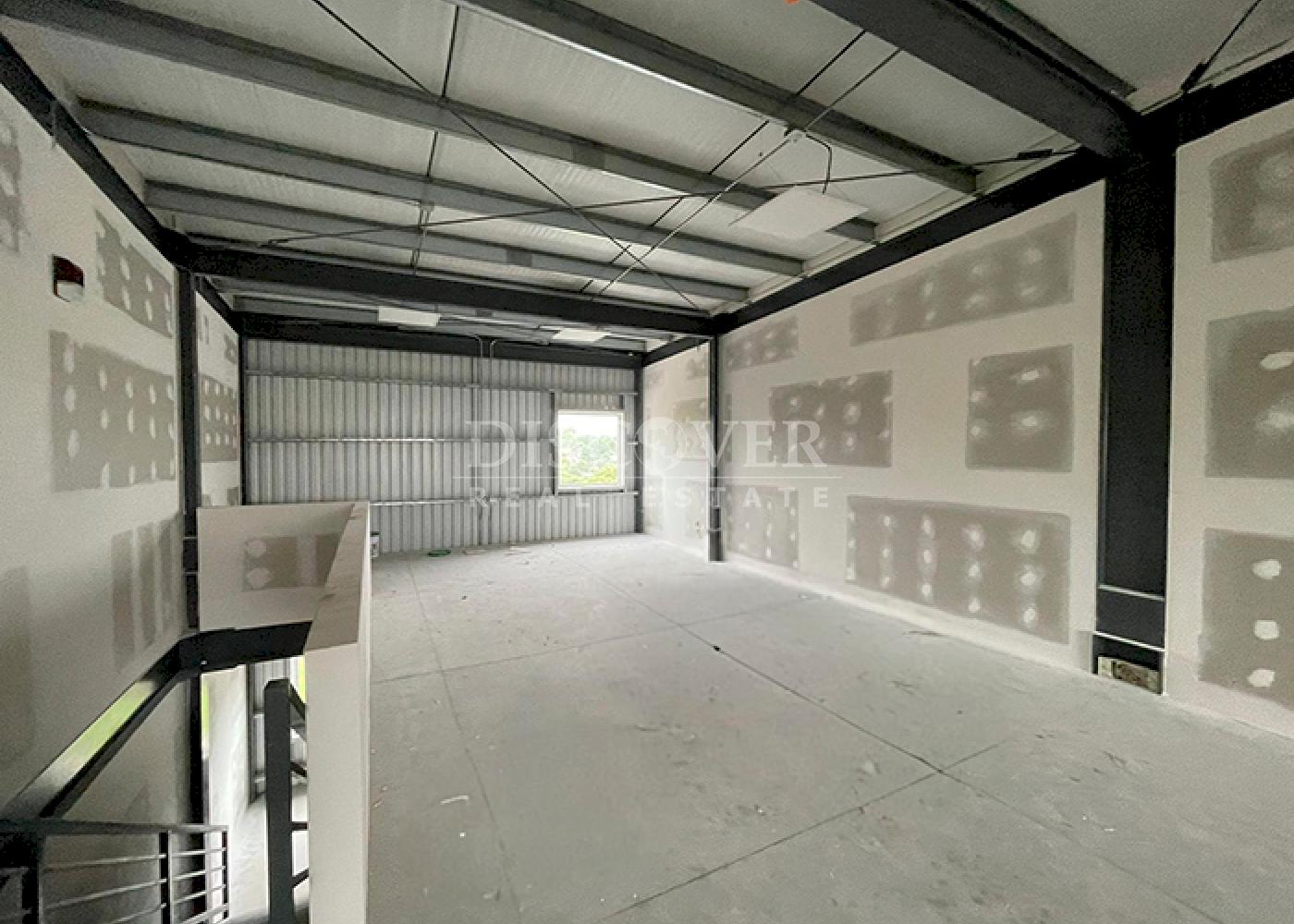  Office warehouses for rent - suburban track