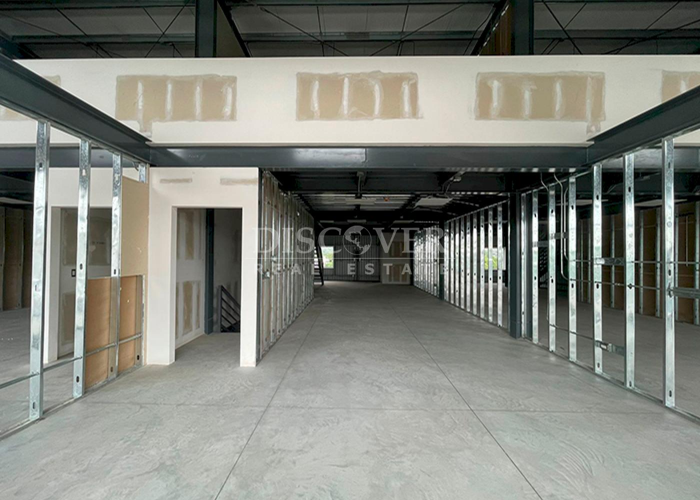  Office warehouses for rent - suburban track