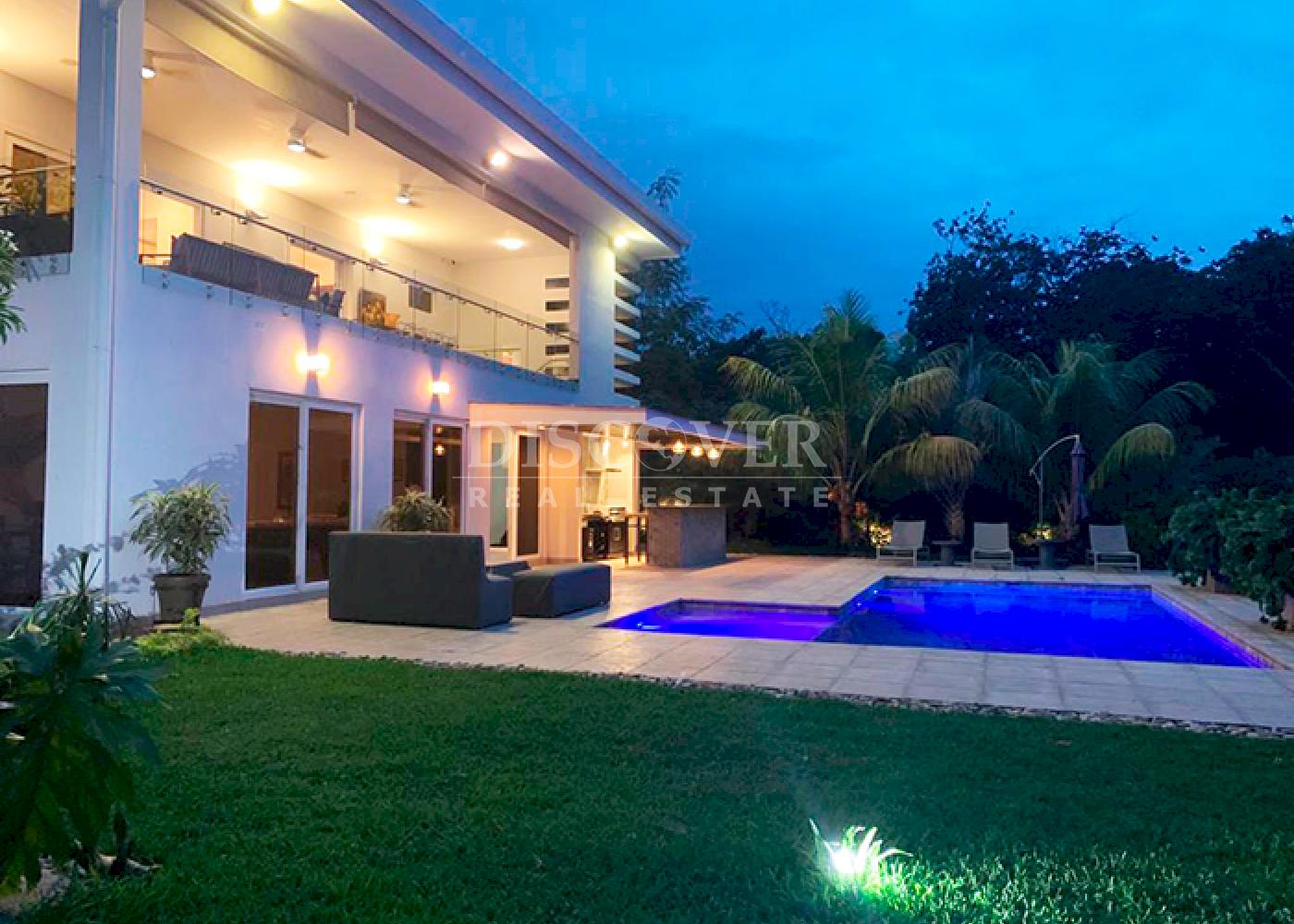  House with pool for sale in Santo Domingo