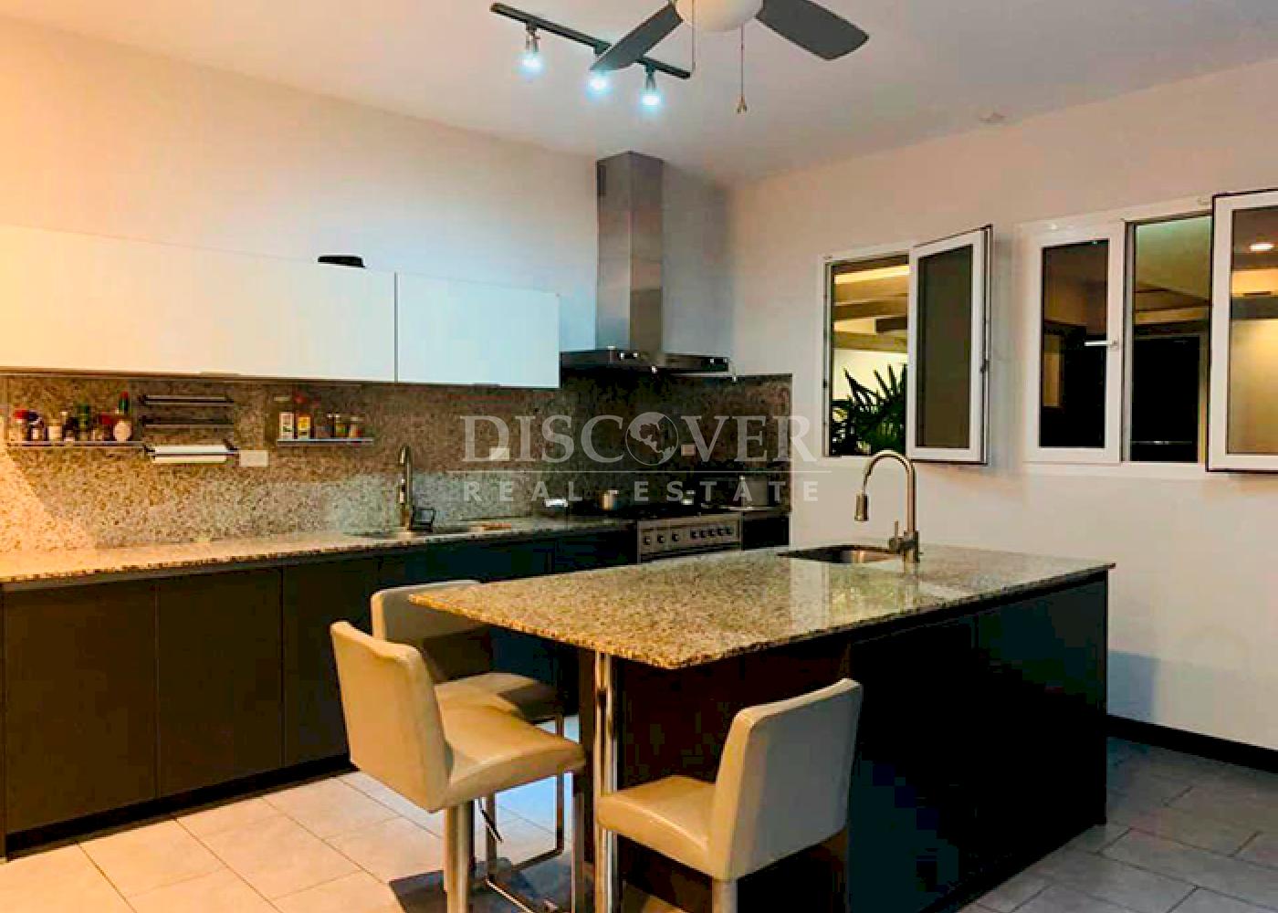  House with pool for sale in Santo Domingo