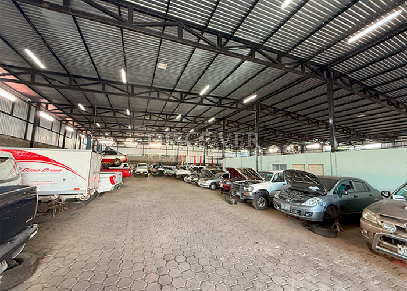  Warehouse for Sale/Rent in a Commercial Area of Managua