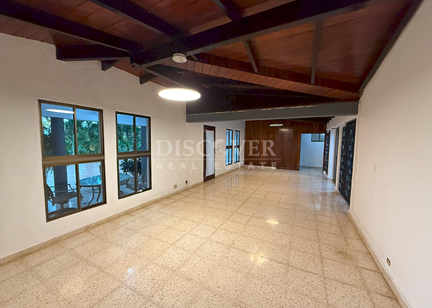  Spacious house for sale and rent in Villa Fontana Sur