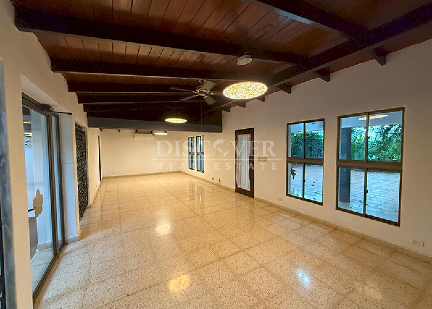  Spacious house for sale and rent in Villa Fontana Sur