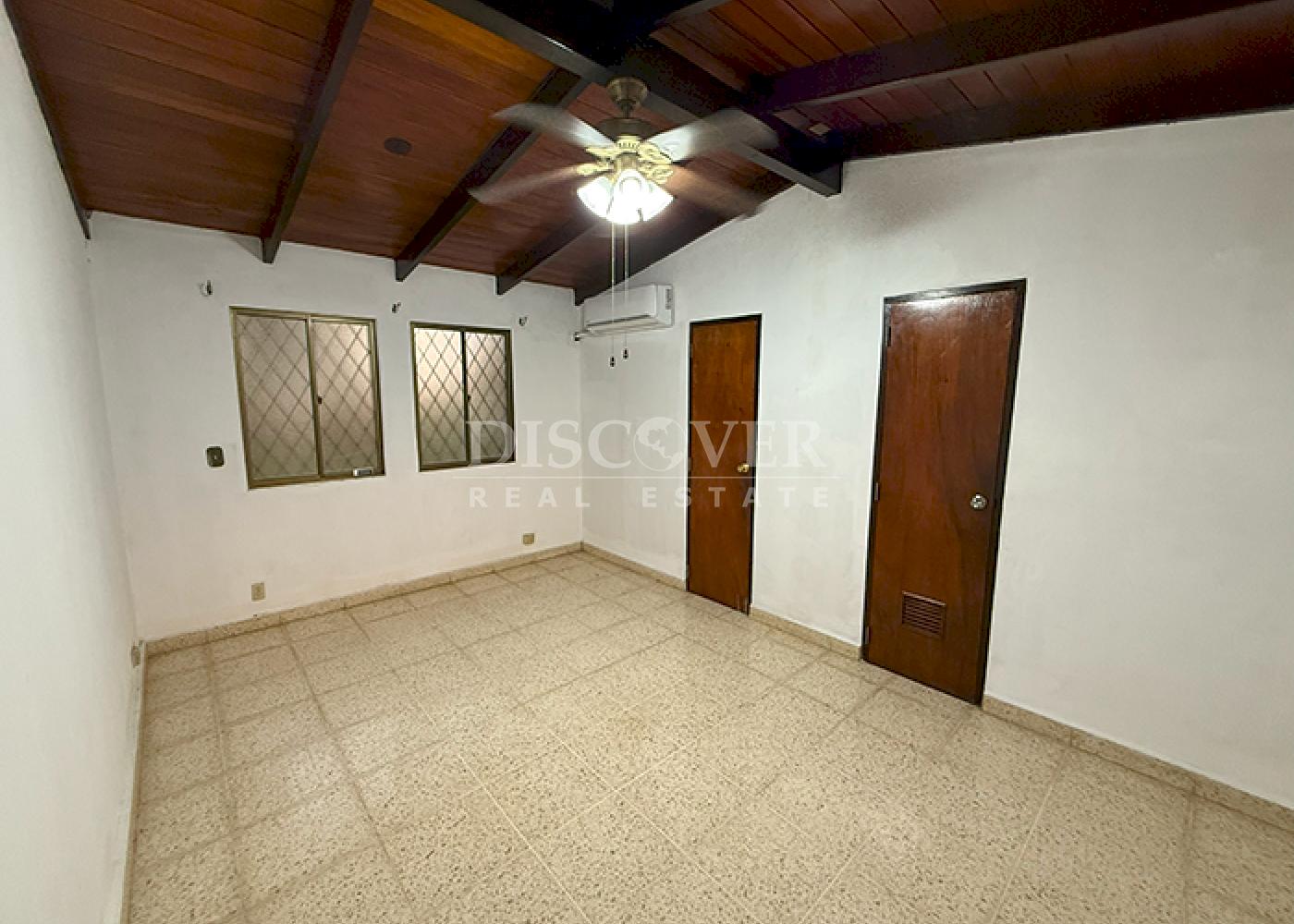  Spacious house for sale and rent in Villa Fontana Sur