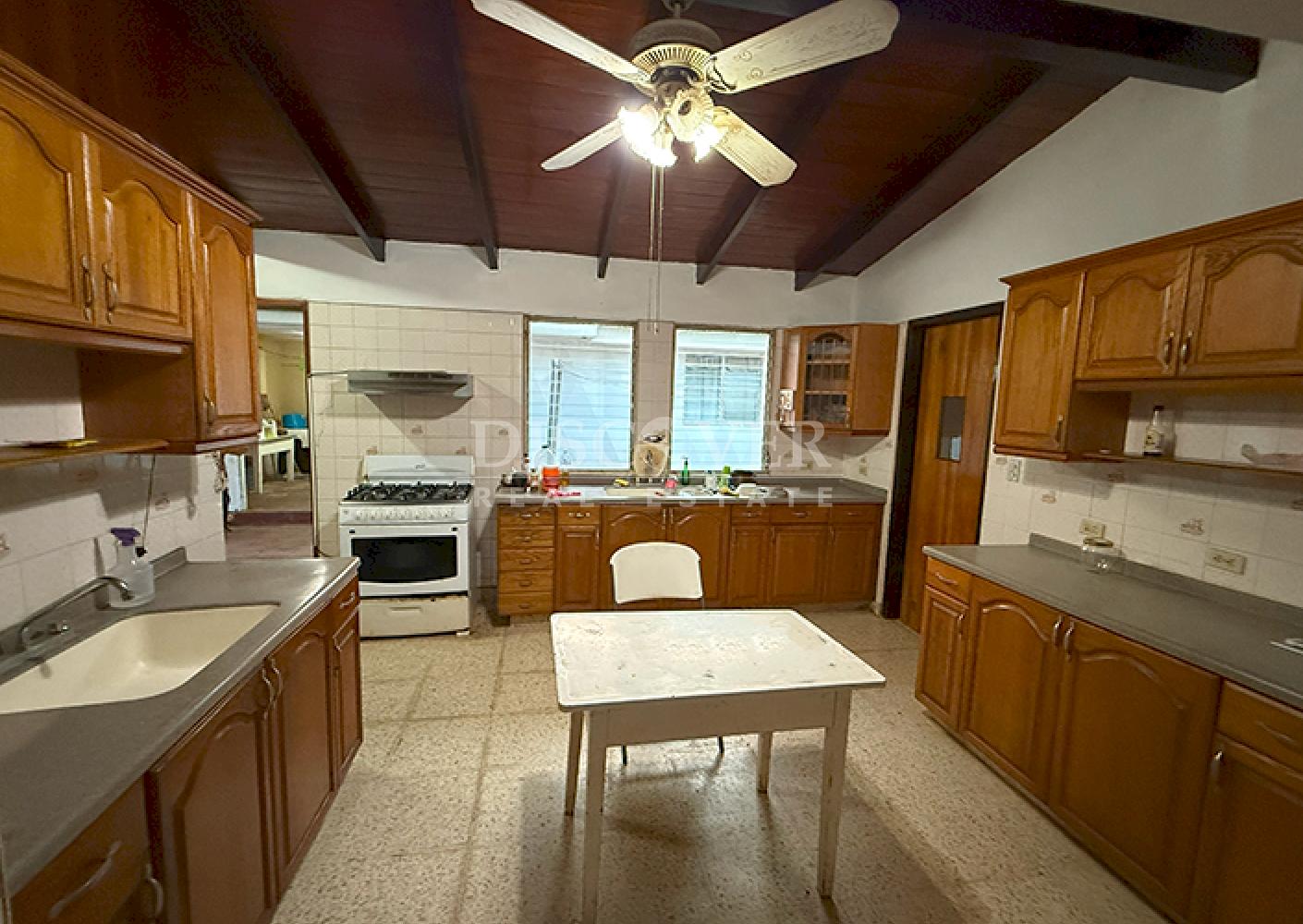  Spacious house for sale and rent in Villa Fontana Sur