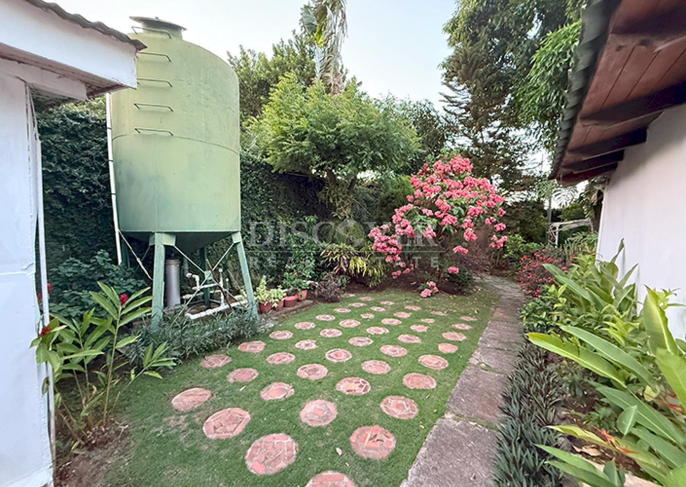  Spacious house for sale and rent in Villa Fontana Sur