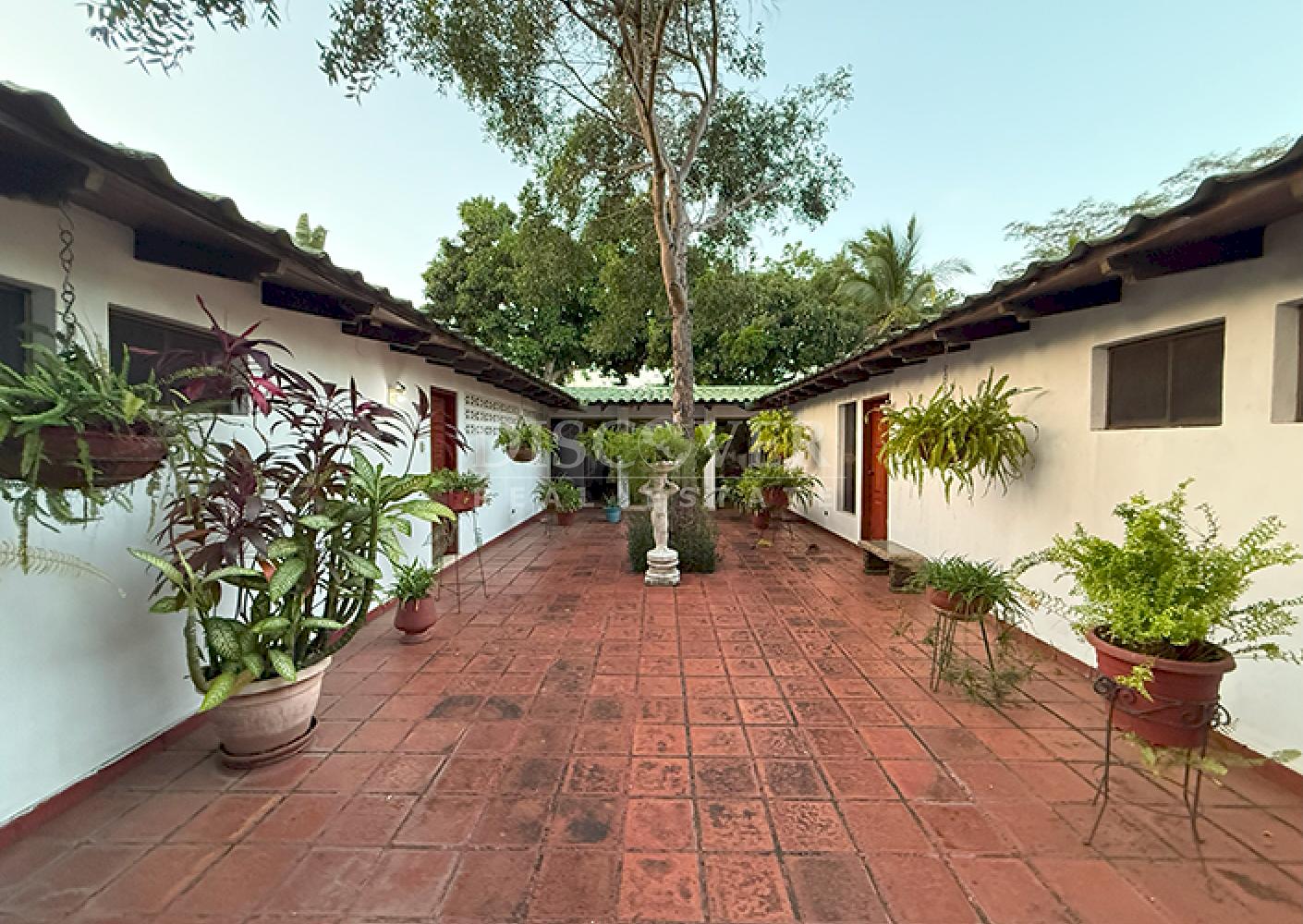  Spacious house for sale and rent in Villa Fontana Sur