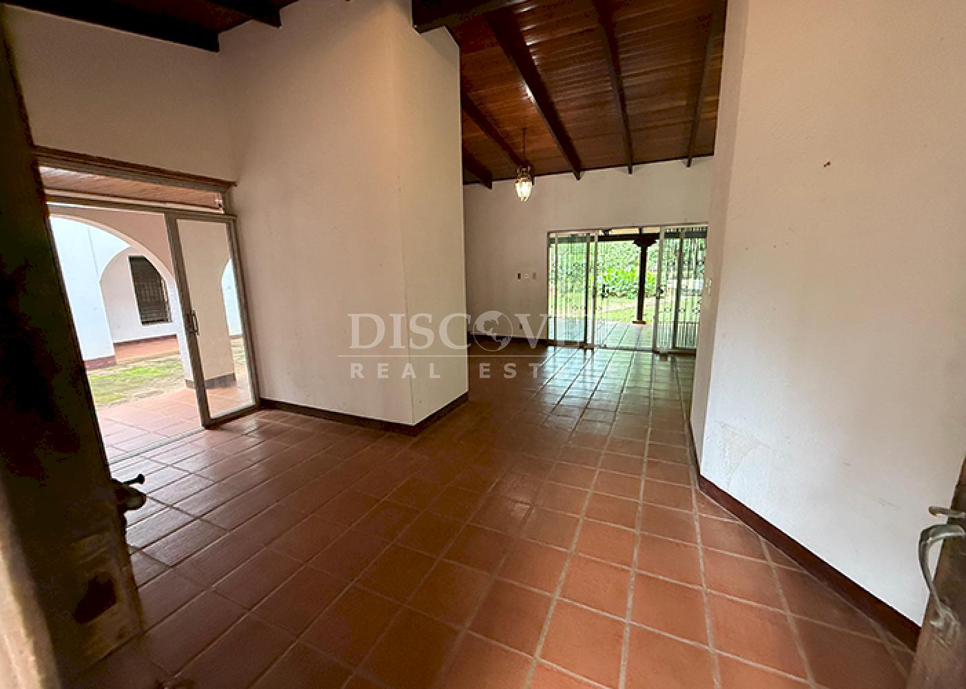  For sale large land with house located on Carretera Sur