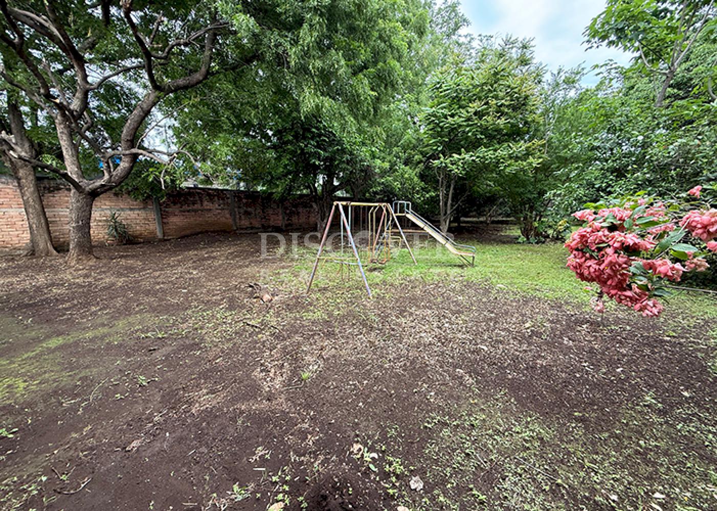  For sale large land with house located on Carretera Sur