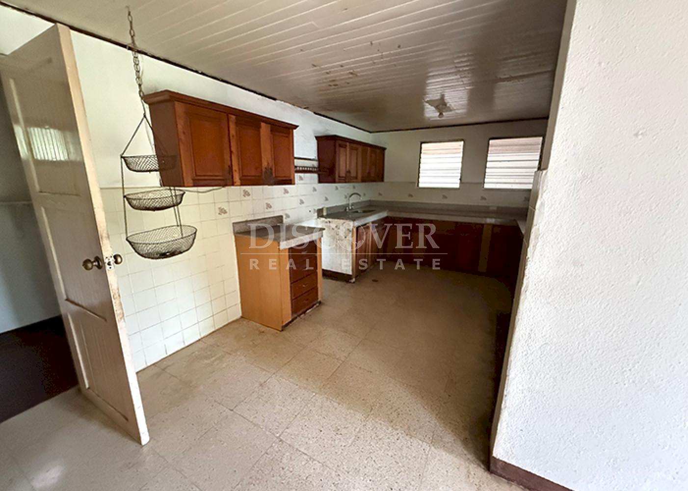  For sale large land with house located on Carretera Sur