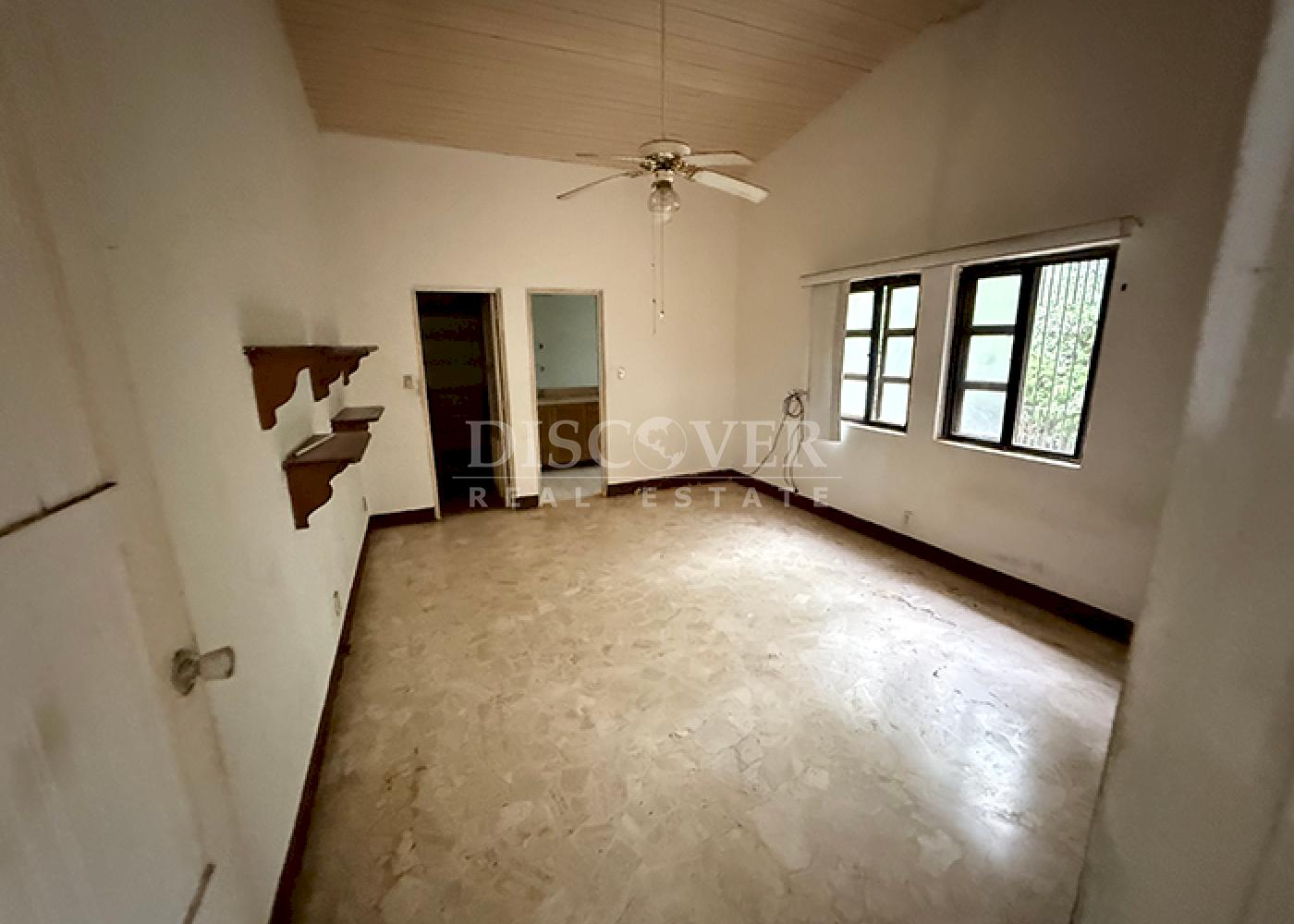  For sale large land with house located on Carretera Sur