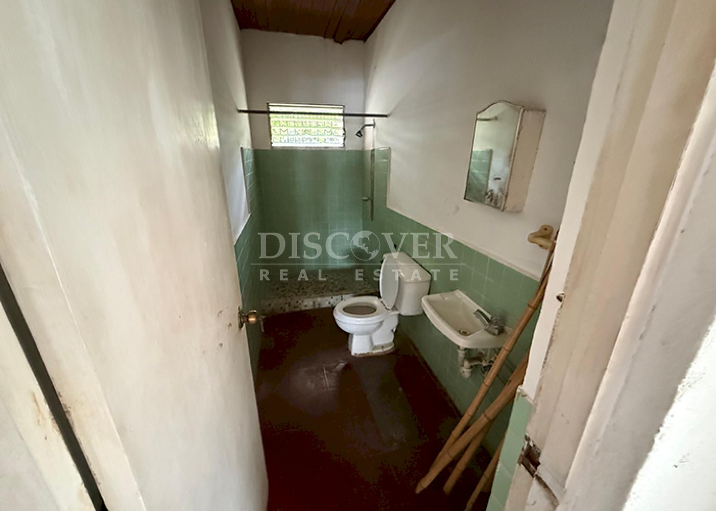  For sale large land with house located on Carretera Sur