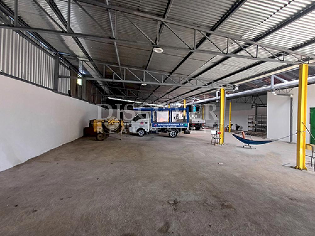 Warehouse for rent near the Rotonda El Periodista area