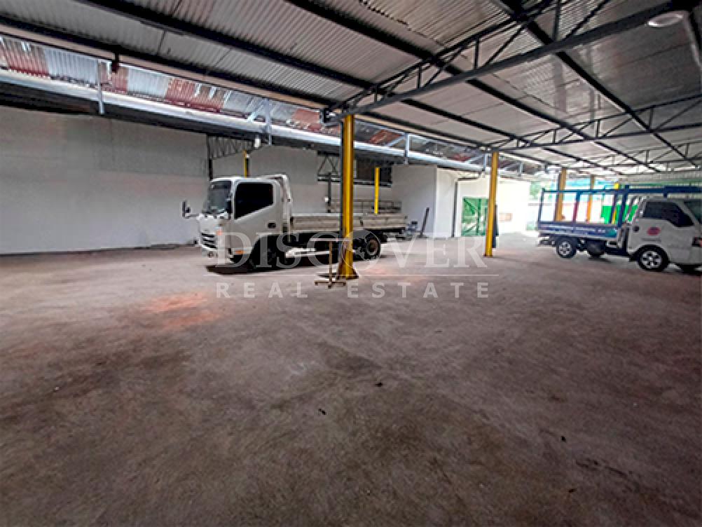  Warehouse for rent near the Rotonda El Periodista area