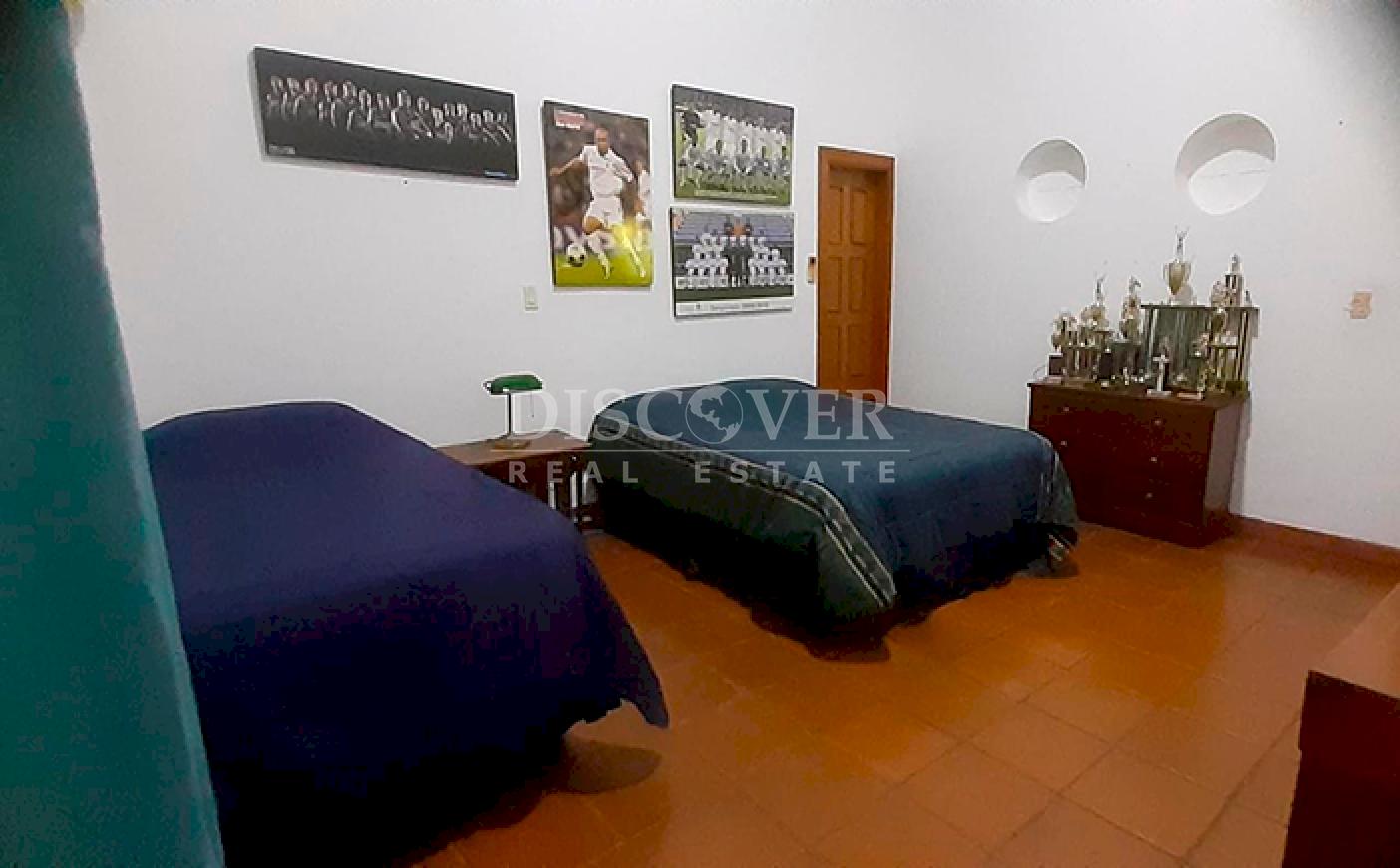  Spacious house with huge garden and city views for sale in Villa Fontana