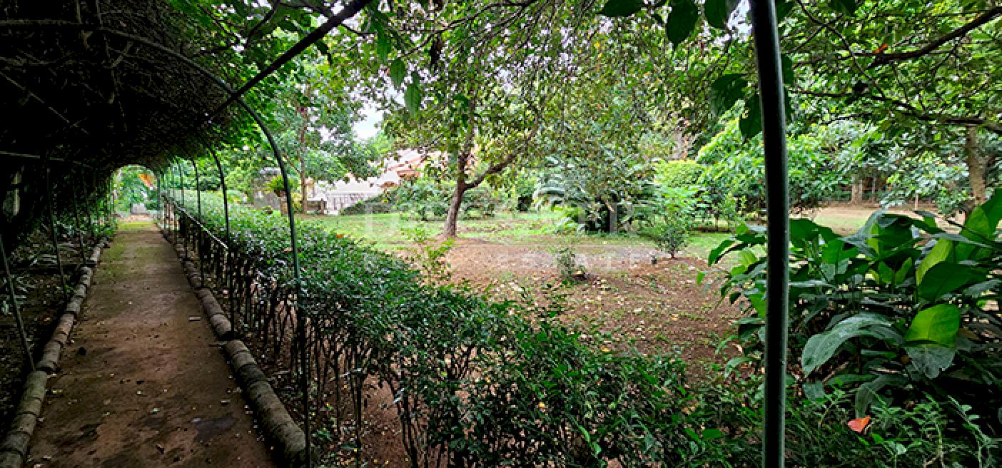  House for sale with a large garden and a view of the city in Villa Fontana