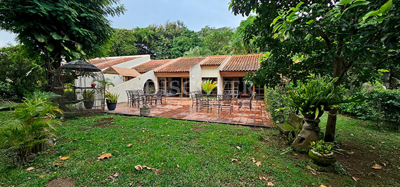  House for sale with a large garden and a view of the city in Villa Fontana