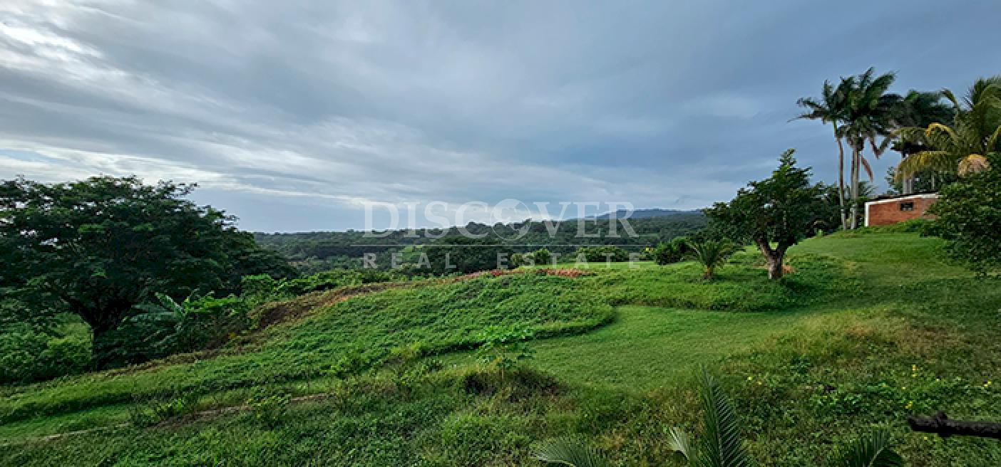  House for sale with a large garden and a view of the city in Villa Fontana