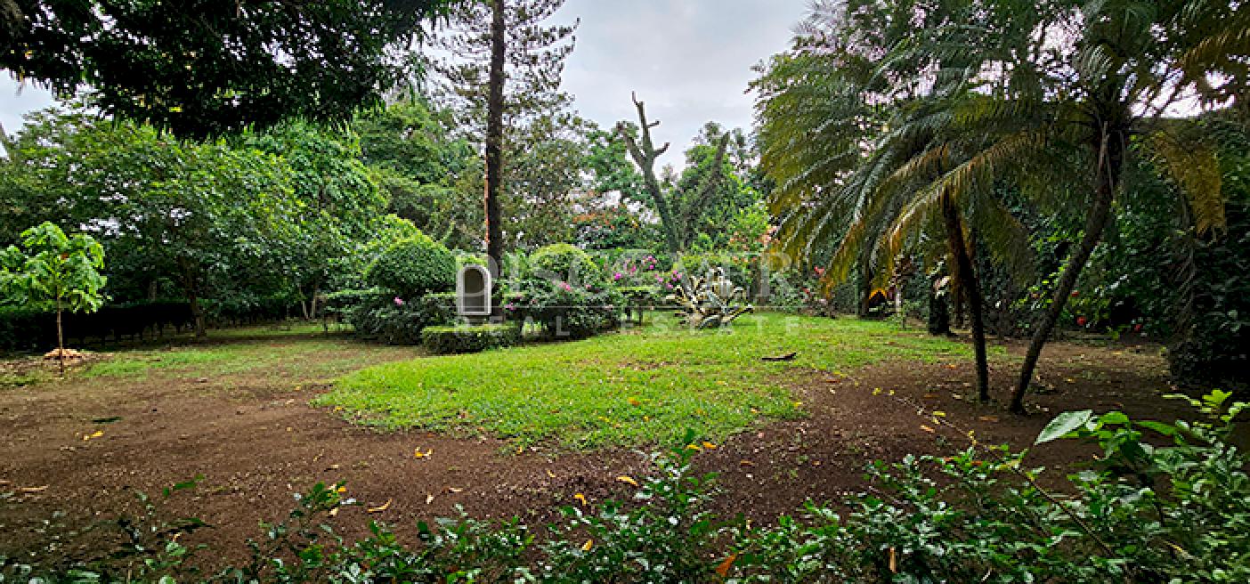  House for sale with a large garden and a view of the city in Villa Fontana