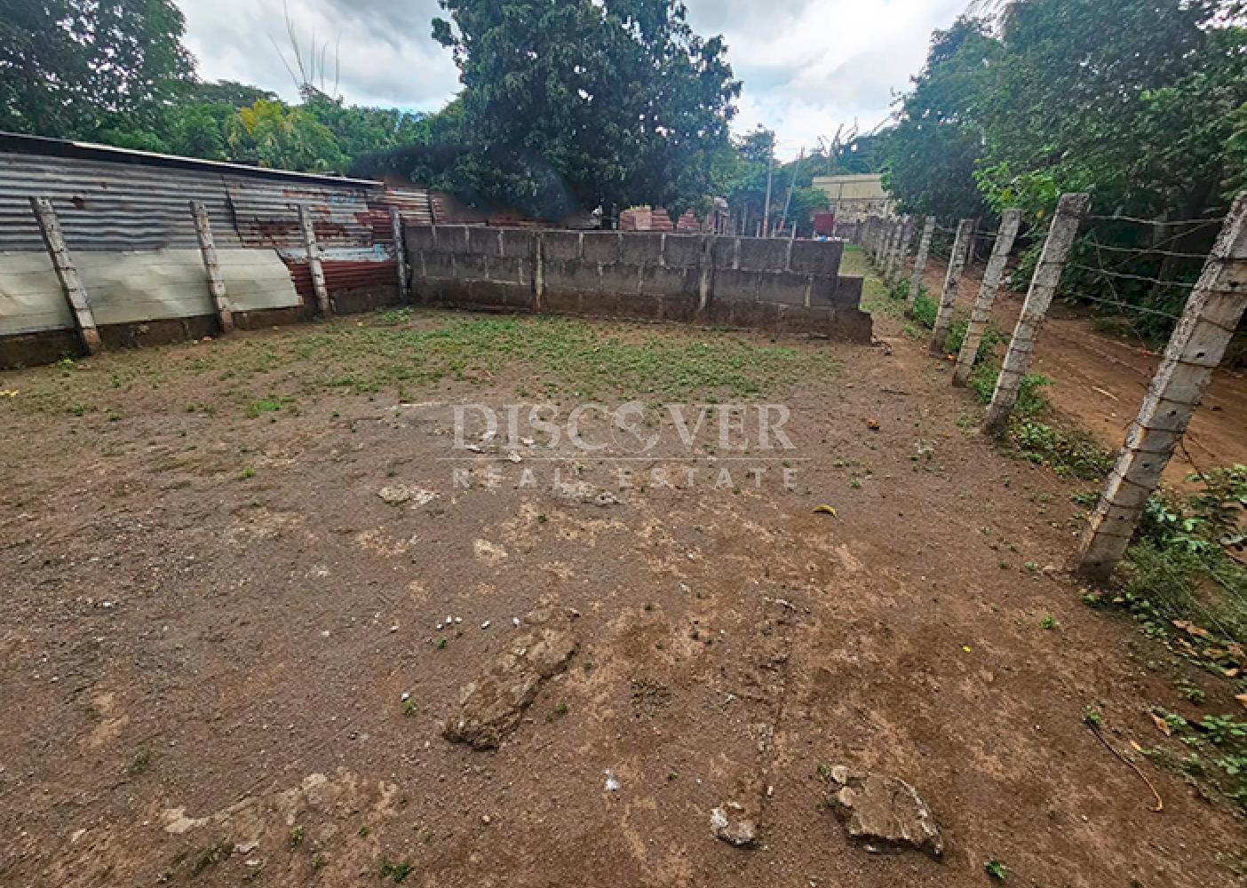  Pig farm and crops for sale on Carretera Vieja to León