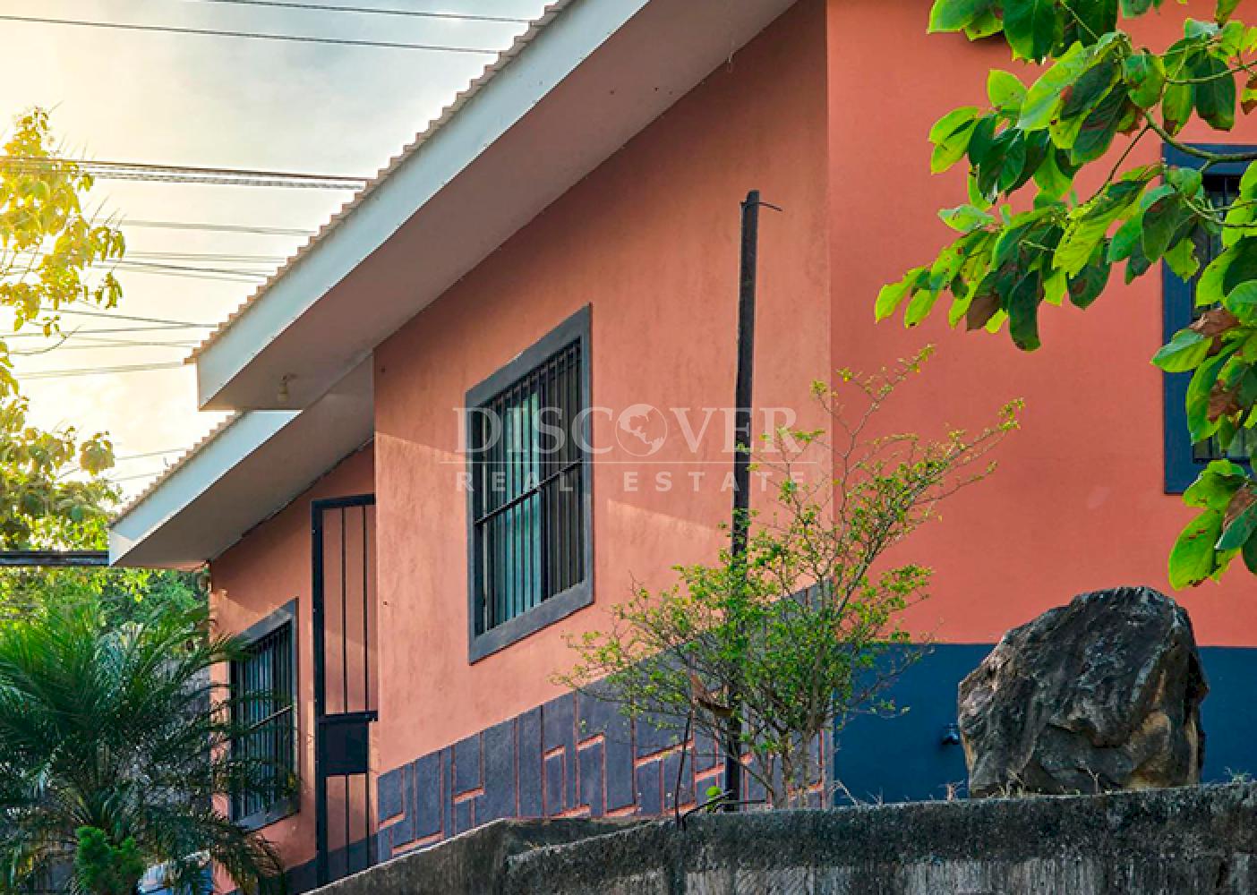  House with large patio for sale on Carretera Sur