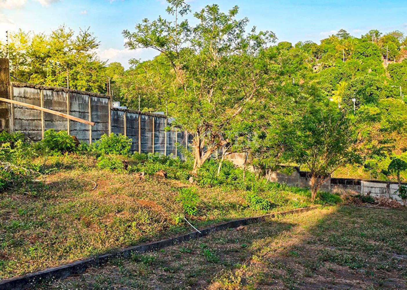  House with large patio for sale on Carretera Sur