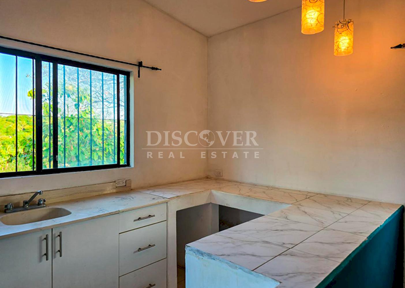  House with large patio for sale on Carretera Sur