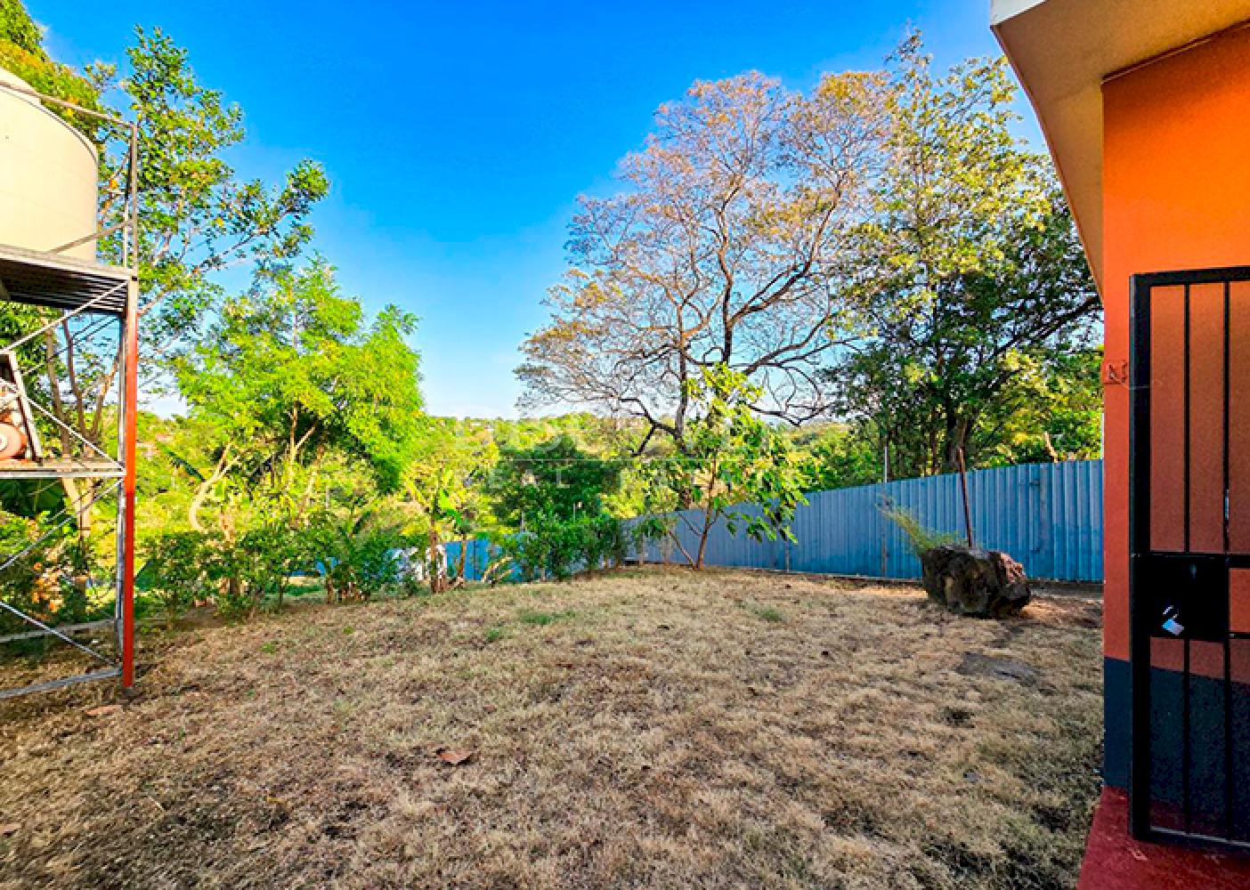  House with large patio for sale on Carretera Sur