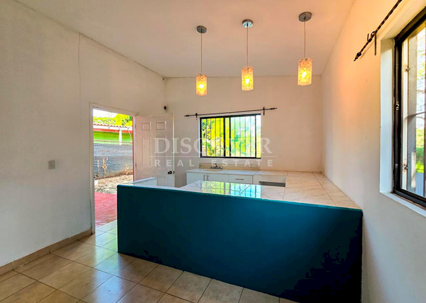  House with large patio for sale on Carretera Sur