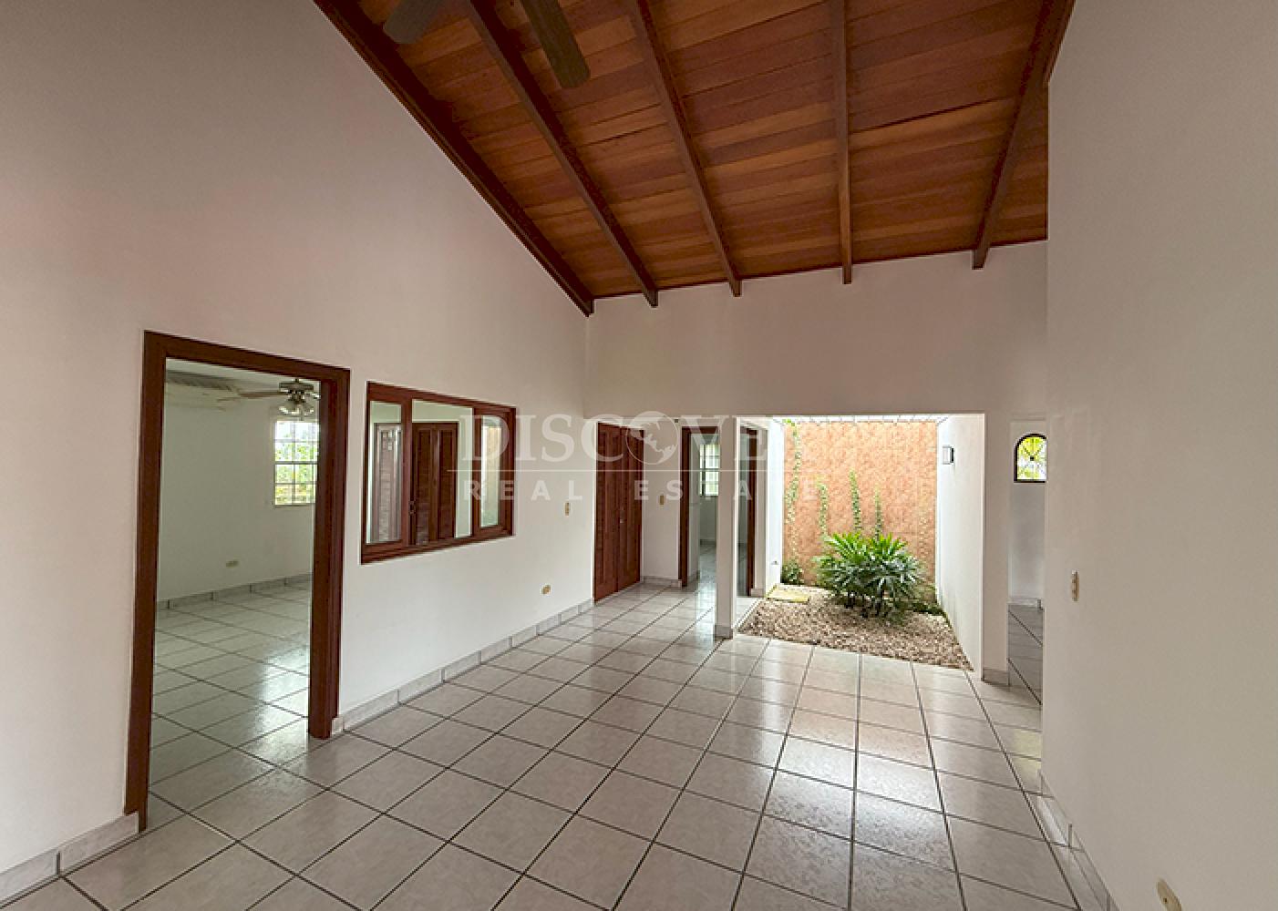  Modern house for rent in Santo Domingo