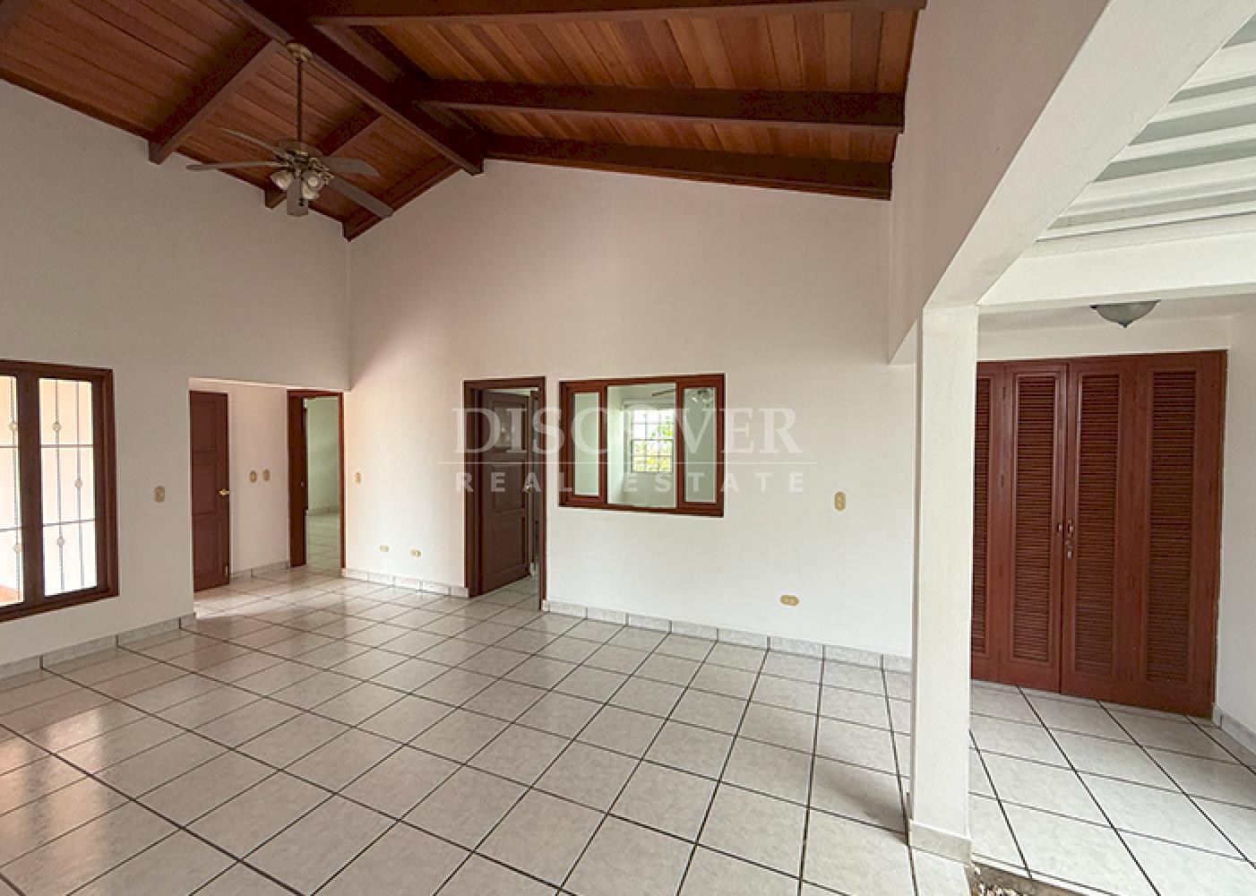  Modern house for rent in Santo Domingo
