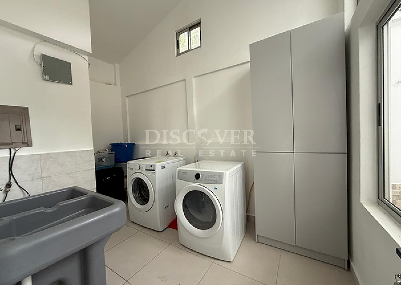  Furnished apartments in a condominium area on the road to Masaya