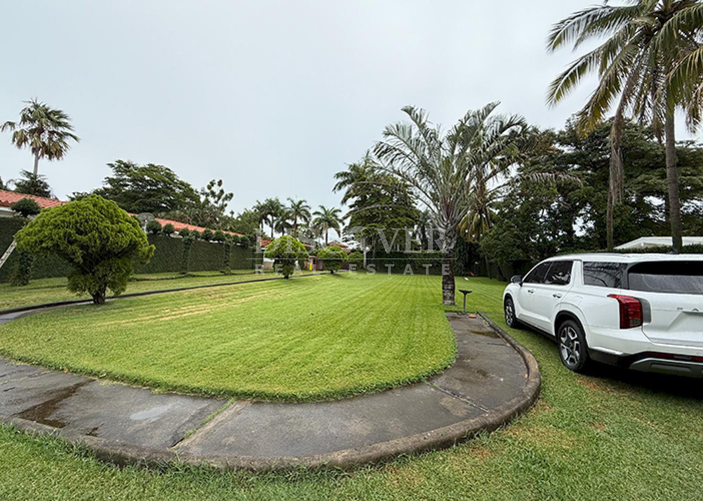  Furnished apartments in a condominium area on the road to Masaya