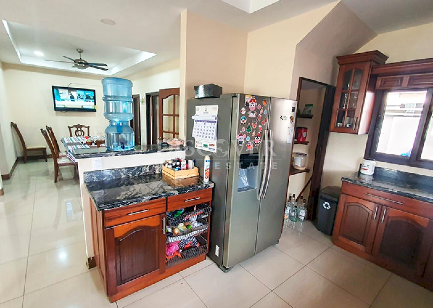 Spacious two-story house for sale/rent in Estelí