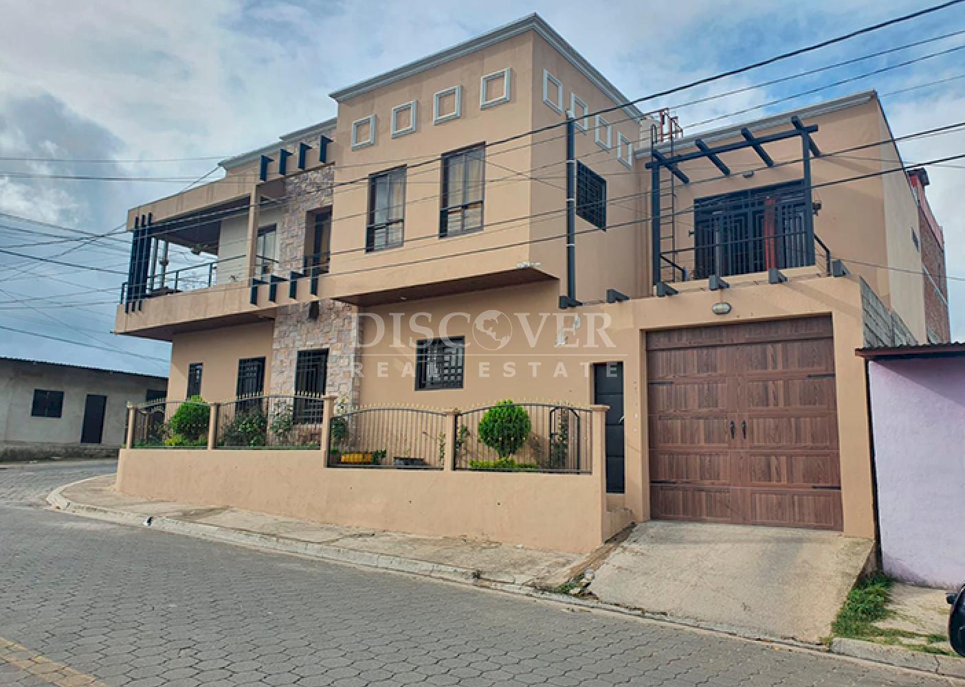 Spacious two-story house for sale/rent in Estelí