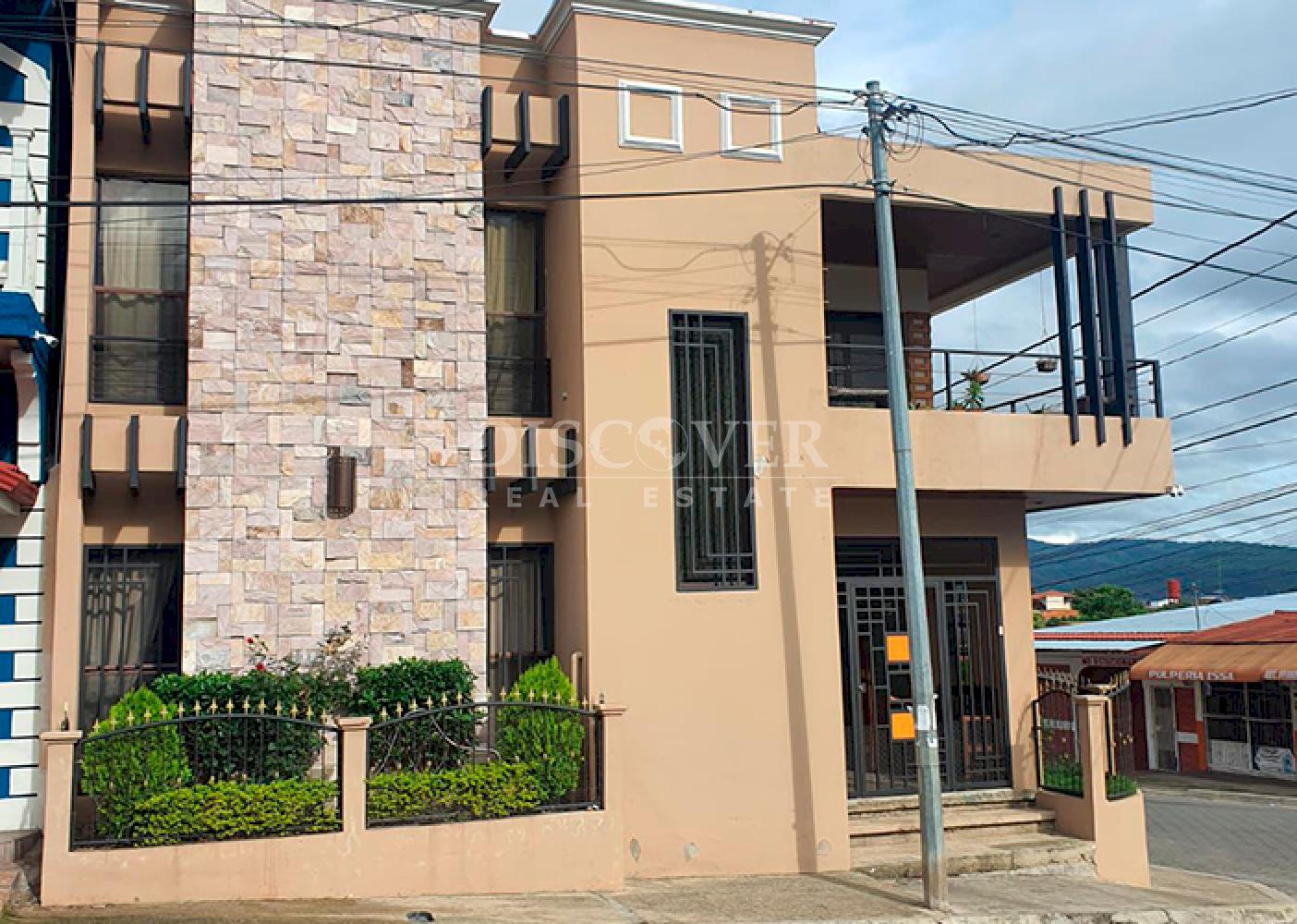 Spacious two-story house for sale/rent in Estelí