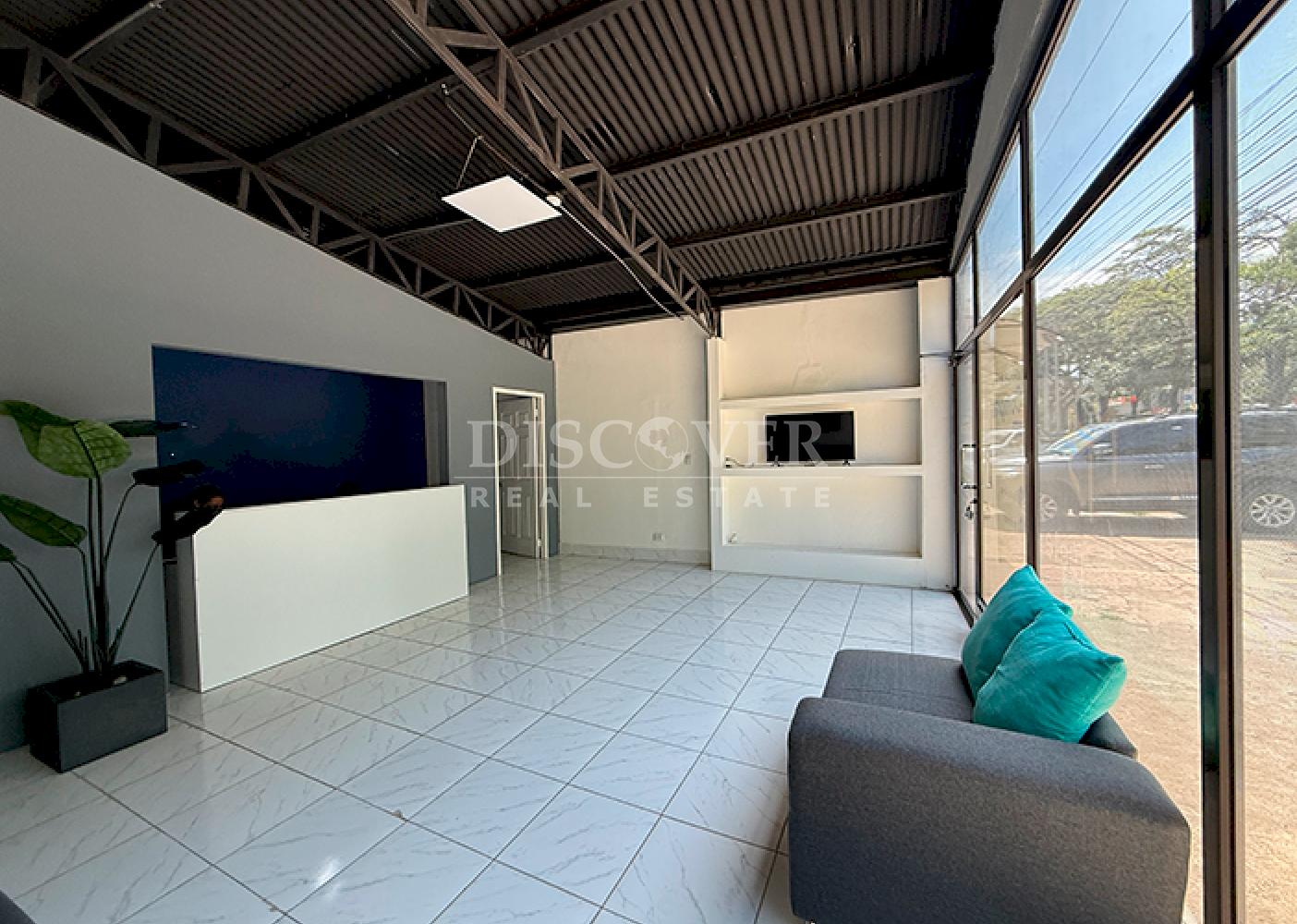  Commercial unit for rent facing the highway in Villa Fontana