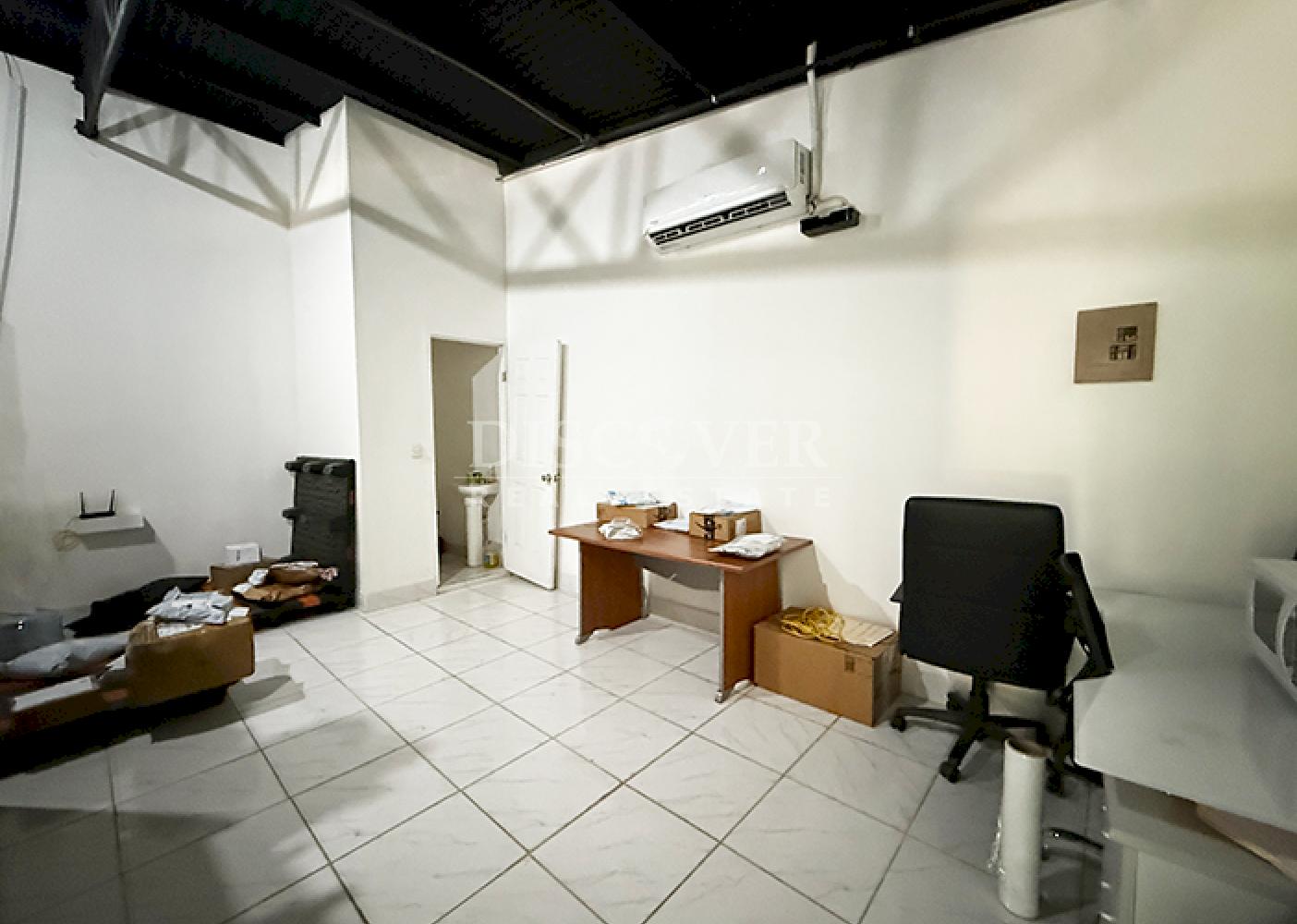  Commercial unit for rent facing the highway in Villa Fontana