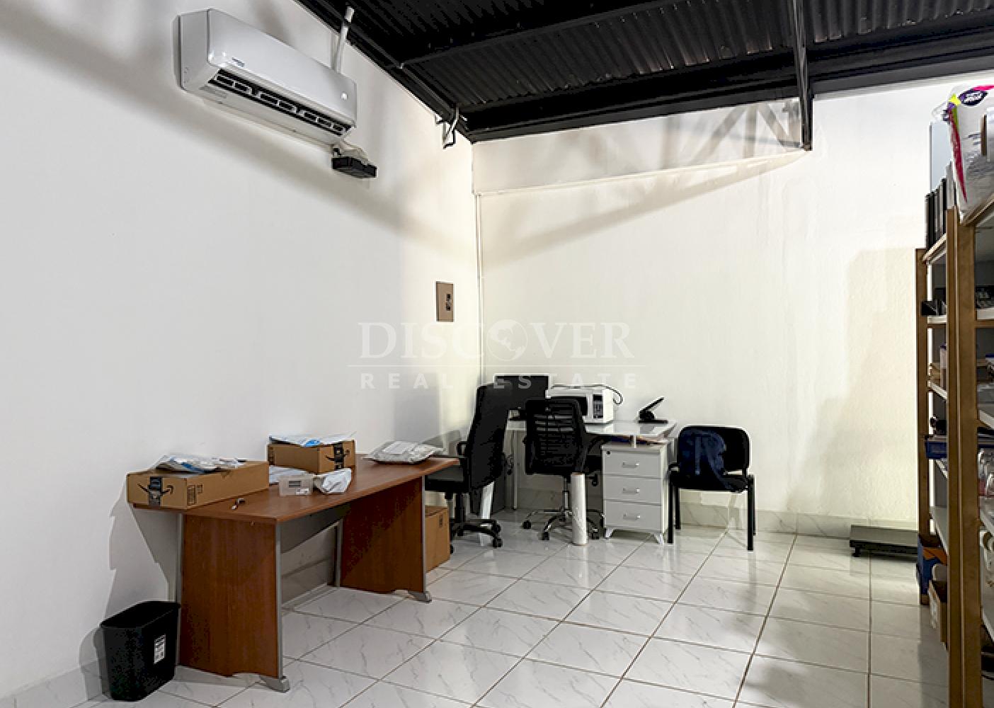  Commercial unit for rent facing the highway in Villa Fontana