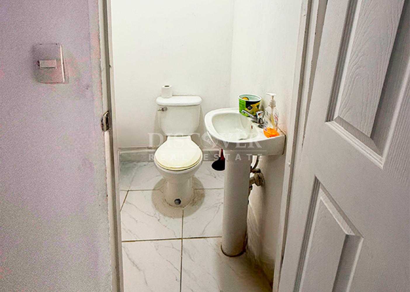  Commercial unit for rent facing the highway in Villa Fontana