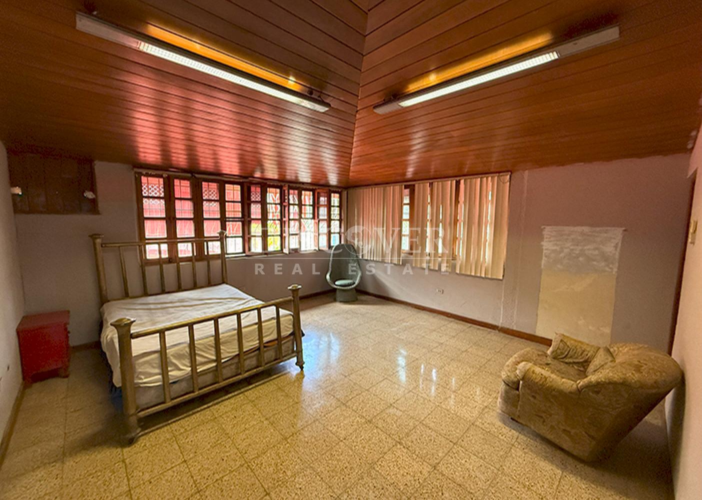 Spacious furnished house for sale/rent on Carretera Norte