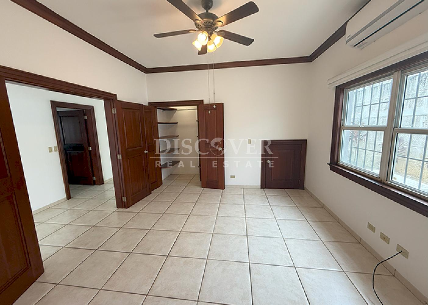  Elegant house for sale or rent in Santo Domingo