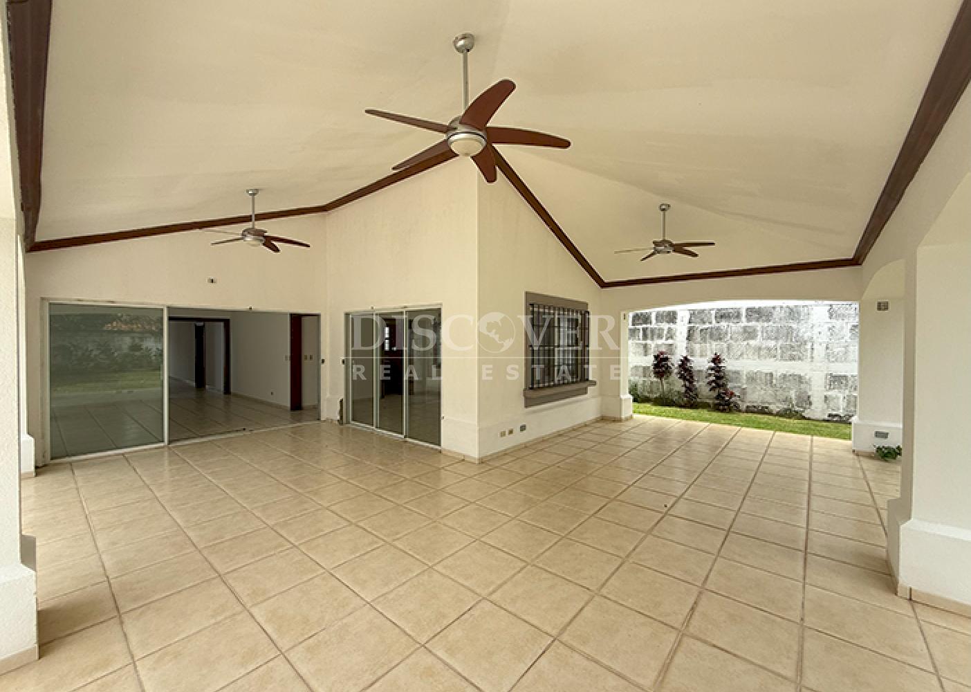  Elegant house for sale or rent in Santo Domingo