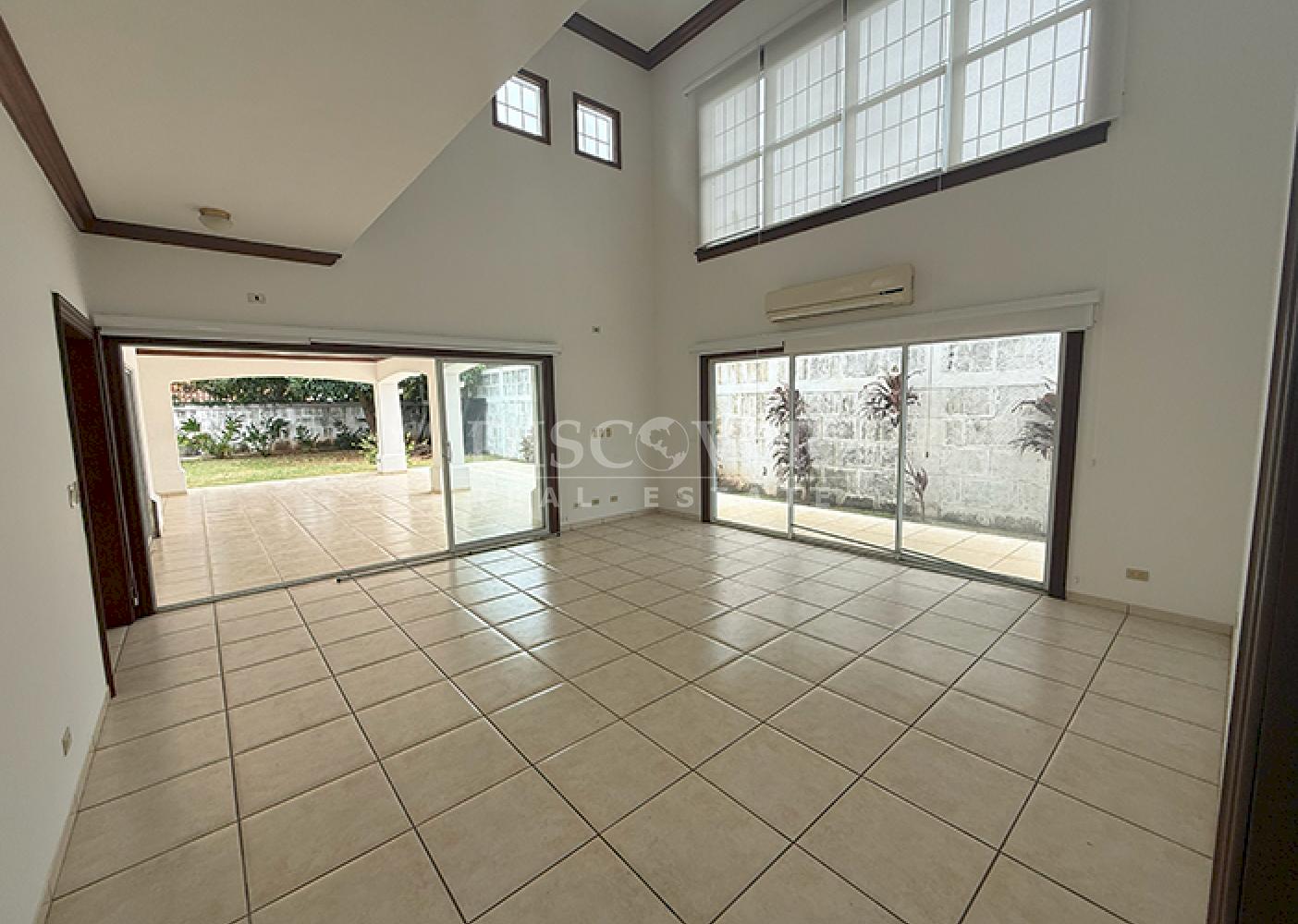  Elegant house for sale or rent in Santo Domingo