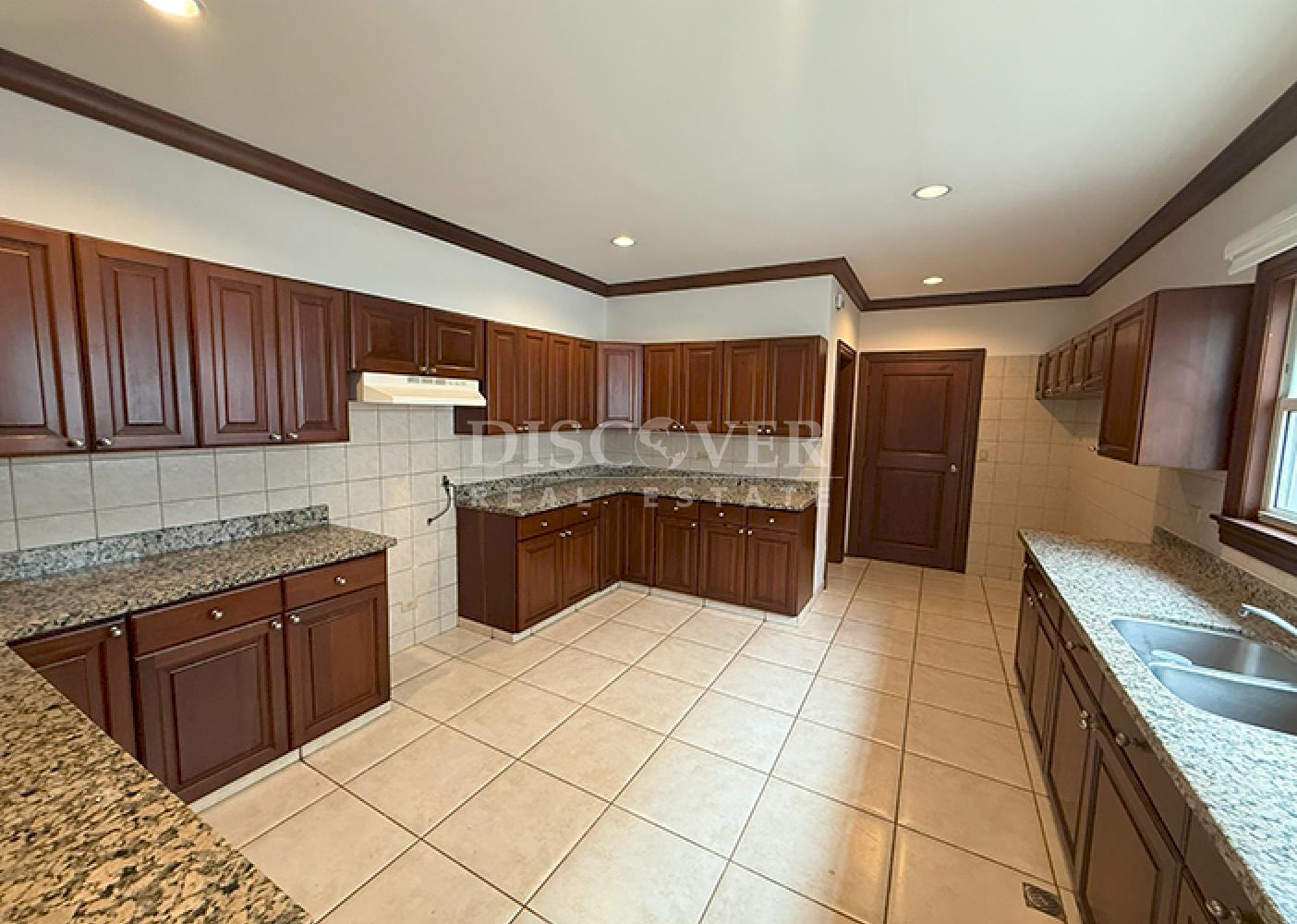  Elegant house for sale or rent in Santo Domingo