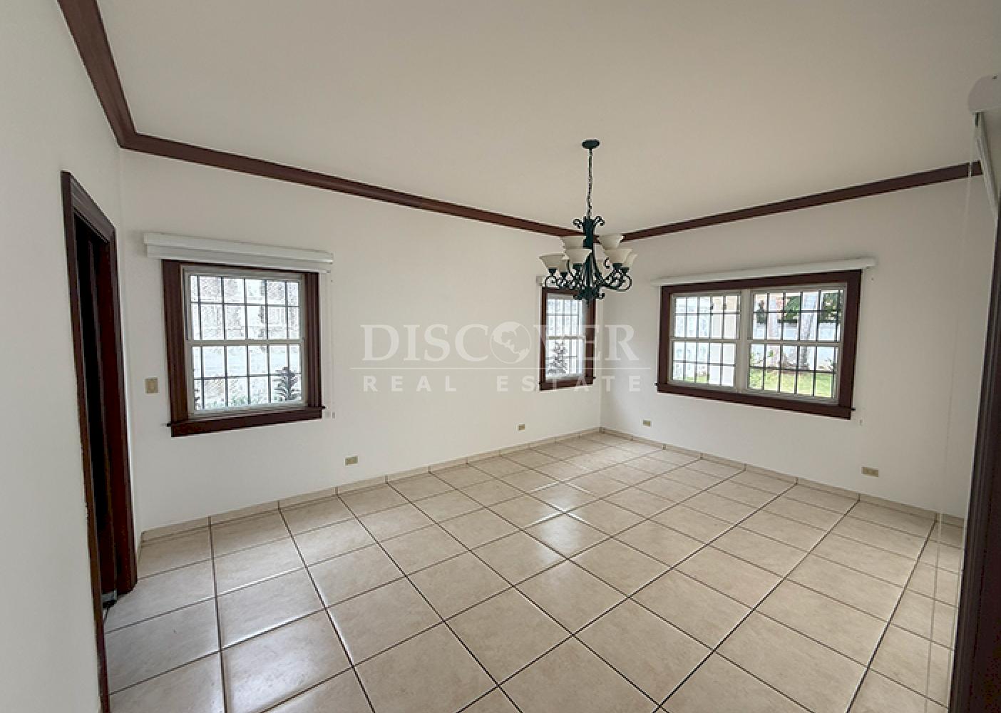  Elegant house for sale or rent in Santo Domingo