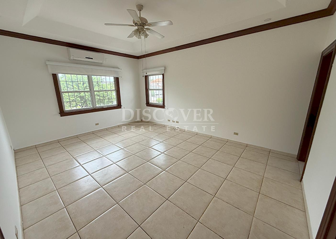  Elegant house for sale or rent in Santo Domingo