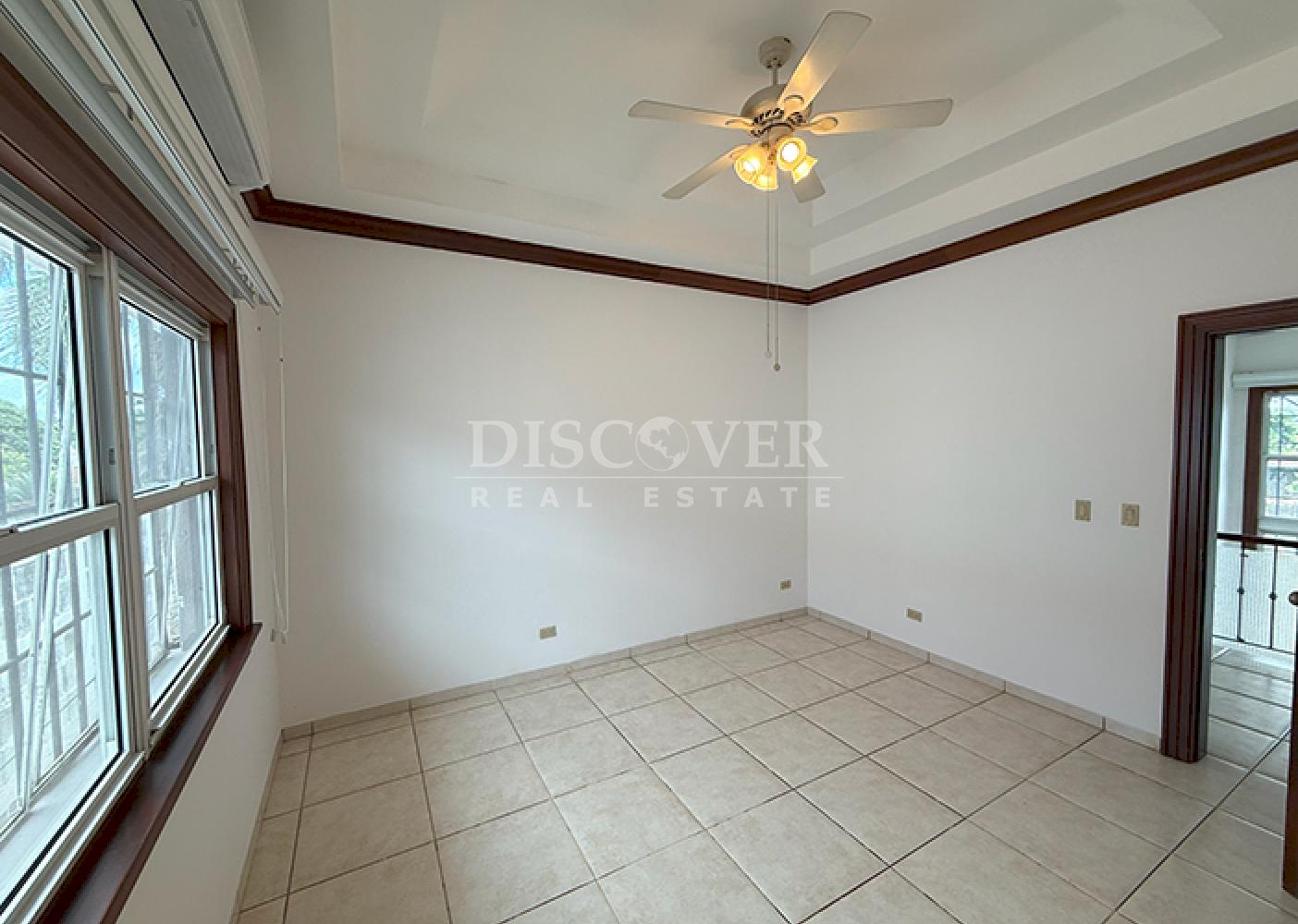  Elegant house for sale or rent in Santo Domingo